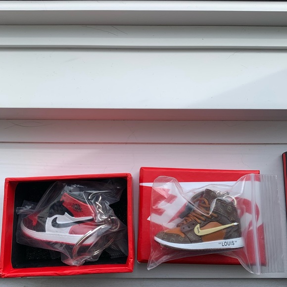 3D mini jordan sneaker keychains with box - Picture 2 of 3